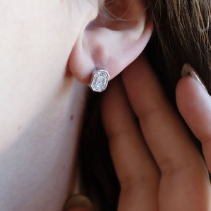 0.76 Carat Diamond Illusion-Set Emerald Shape Stud Earrings 18K White Gold